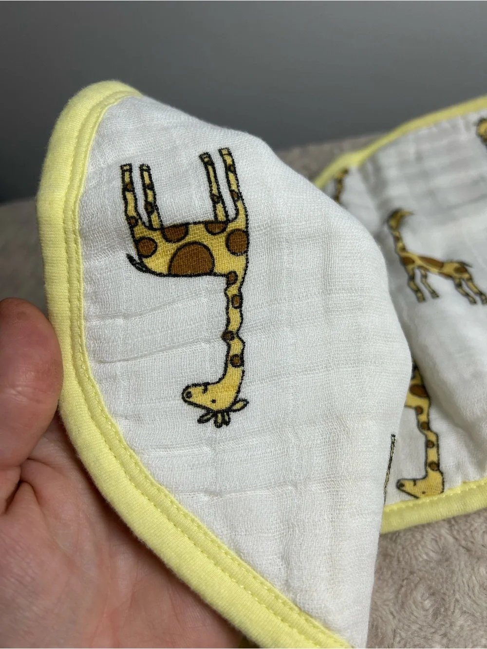 Aden + Anais Burpy Bib & Swaddle Love Book Yellow White Giraffe Print